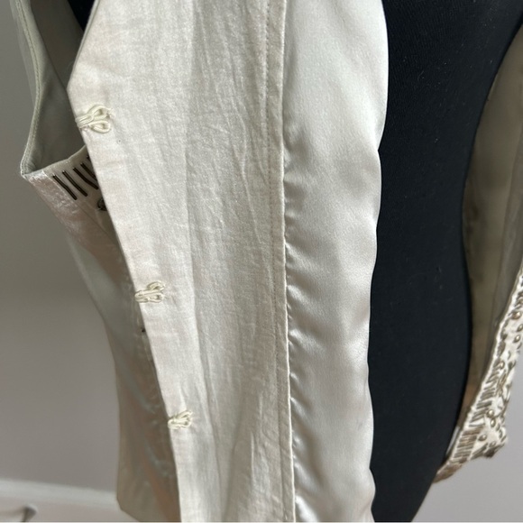 Chico’s Embroidered Beige and Brown Vest. Chico’s Size 2 (Large) - Picture 4 of 6